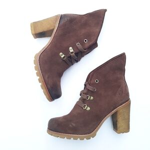 Ugg Calynda Leather Boots Ankle size 8 Brown